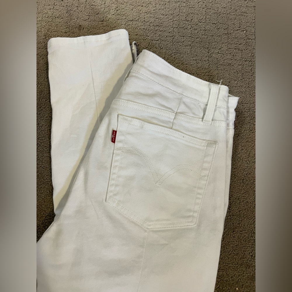 LEVIS!! White Tapered Skinny Jeans - Size 27